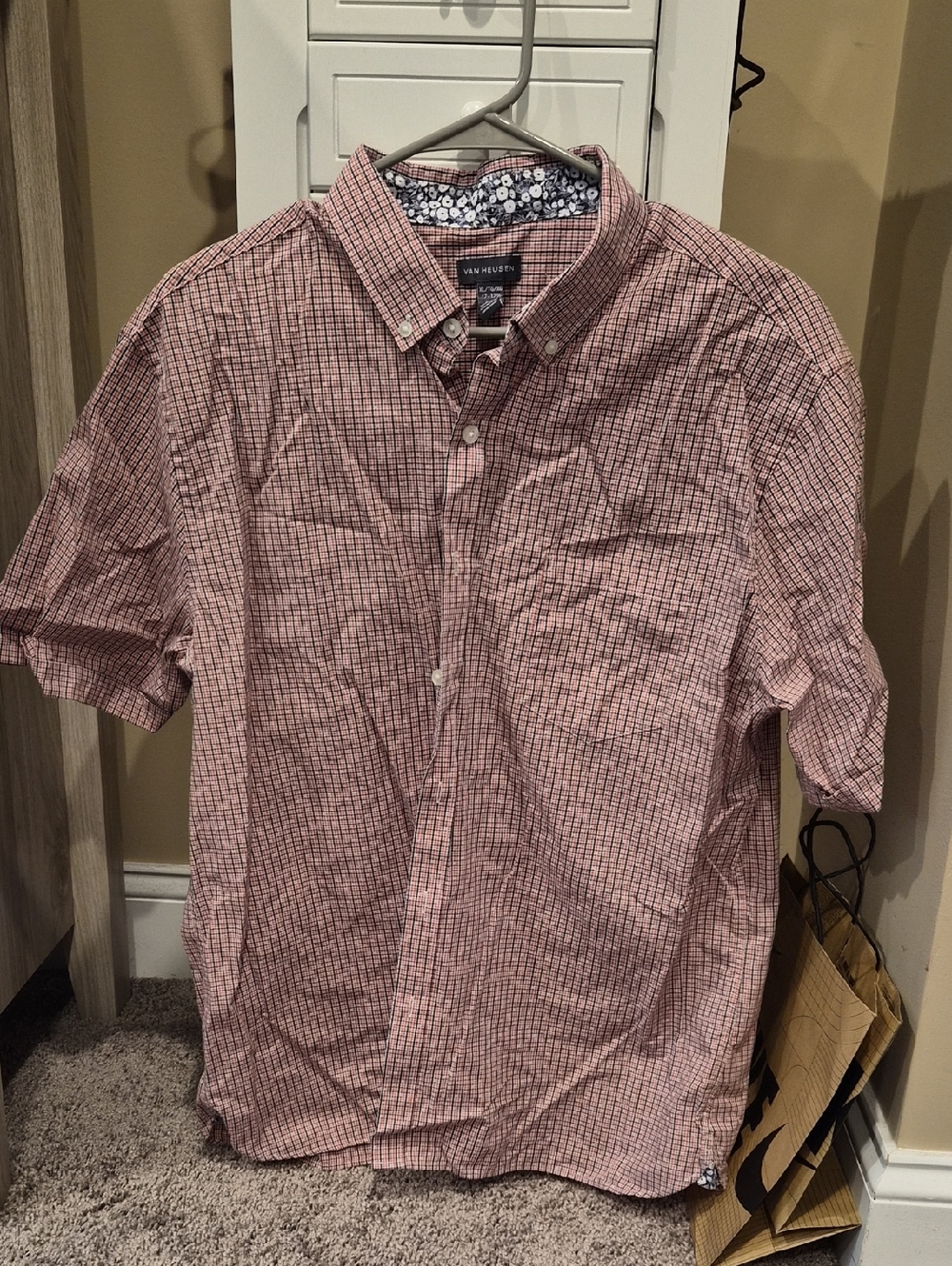 XL VAN Heusen Shirt. Short Sleeve